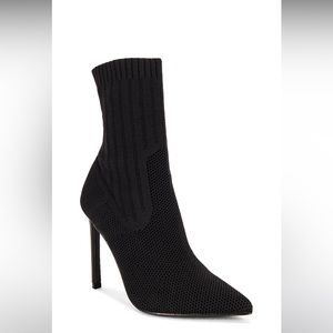 Steve Madden, Discreet Boot in Black, size 8